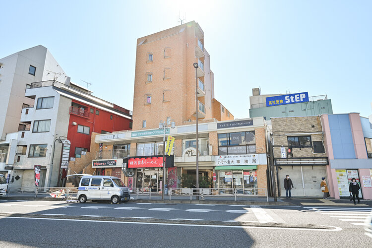 相鉄線「和田町」駅まで徒歩3分。都市機能の利便性を感じられる立地に建つマンションです。