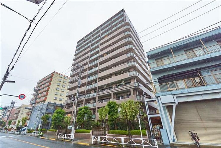 京成押上線「京成曳舟」駅まで徒歩12分。都市機能の利便性を感じられる立地に建つマンションです。 京成押上線「京成曳舟」駅まで徒歩12分。都市機能の利便性を感じられる立地に建つマンションです。