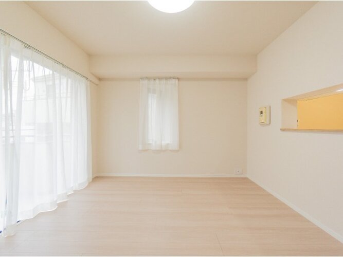 爽やかな風がそよぐ光に溢れた空間。清々しい気持ちになるお部屋です。