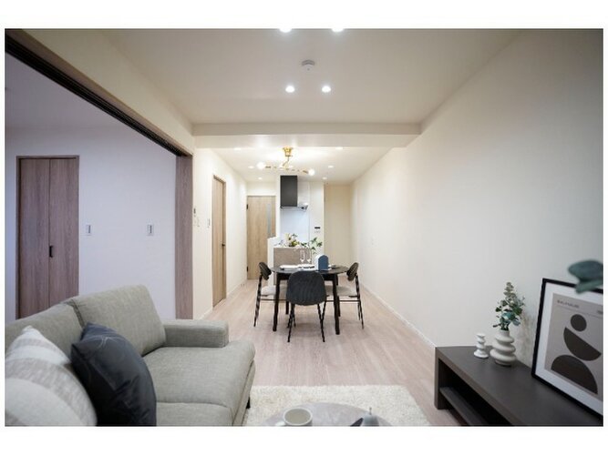 採光とライト使いで演出される落ち着きのある空間。ゆったりと伸びやかな時を過ごせそうです。 採光とライト使いで演出される落ち着きのある空間。ゆったりと伸びやかな時を過ごせそうです。