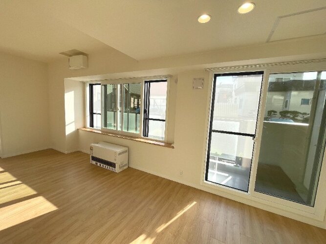 爽やかな風がそよぐ光に溢れた空間。清々しい気持ちになるお部屋です。 爽やかな風がそよぐ光に溢れた空間。清々しい気持ちになるお部屋です。