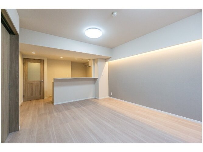 採光とライト使いで演出される落ち着きのある空間。ゆったりと伸びやかな時を過ごせそうです。