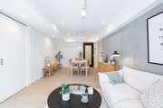 洗練された白を基調とした壁紙に包まれた上質な住まいです。包容力があってどんな家具でも受け入れるシンプルさが魅力のお部屋です。 洗練された白を基調とした壁紙に包まれた上質な住まいです。包容力があってどんな家具でも受け入れるシンプルさが魅力のお部屋です。