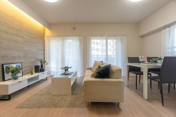 南向き角部屋住戸。暖かな日が差し込む陽当り、通風良好なお部屋です 南向き角部屋住戸。暖かな日が差し込む陽当り、通風良好なお部屋です