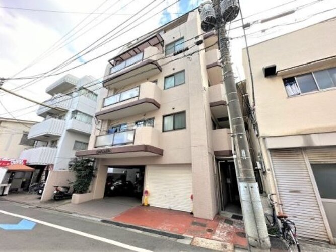 都営浅草線「西馬込」駅まで徒歩15分。都市生活の利便性と充実感を得られる立地に佇んでいます。