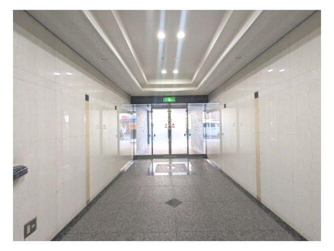 エントランス内部は管理が行き届き、清潔な共有スペースとなっています。 エントランス内部は管理が行き届き、清潔な共有スペースとなっています。