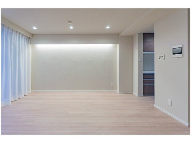 爽やかな風がそよぐ光に溢れた空間。清々しい気持ちになるお部屋です。 爽やかな風がそよぐ光に溢れた空間。清々しい気持ちになるお部屋です。