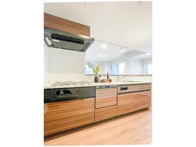 収納と作業スペースを多くとった対面キッチン。調理のしやすさとスッキリした空間を期待できます♪ 収納と作業スペースを多くとった対面キッチン。調理のしやすさとスッキリした空間を期待できます♪