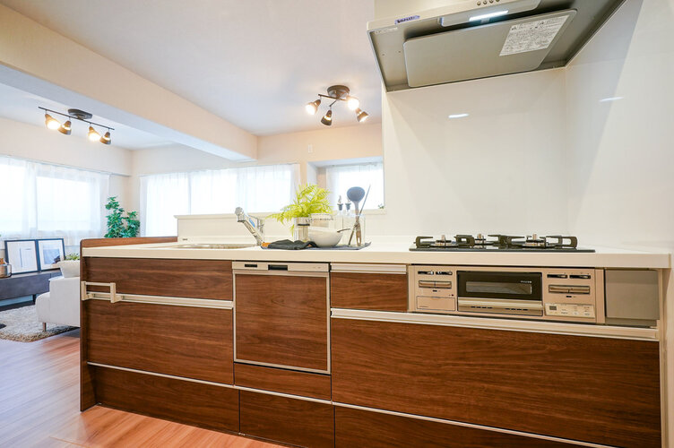 毎日使う場所だからこそ使い勝手の良いものへこだわりました。カウンターキッチンなので、家族とコミュニケーションをとりながら家事ができます。