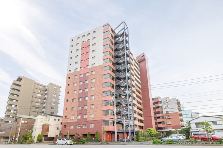 清洲橋通りに面したオートロック・宅配ボックス完備の14階建てマンションです。ペット2匹まで飼育可(規約有) 清洲橋通りに面したオートロック・宅配ボックス完備の14階建てマンションです。ペット2匹まで飼育可(規約有)