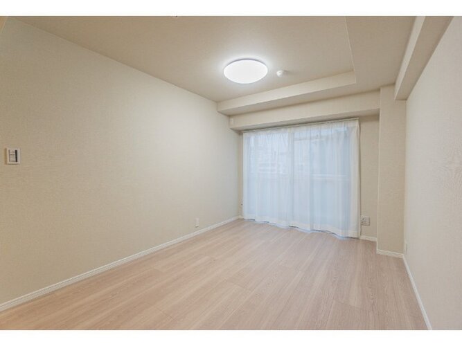 内装はシンプルに落ち着きのある空間にしています。ゆったりとしたひとときを過ごせそうです♪