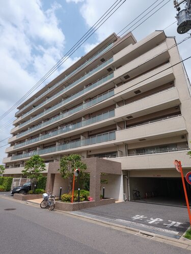 2駅2路線に恵まれたアクセスが快適な日々を叶えます。行先に合わせて路線を使い分けできる好立地。暮らしの基盤が整った住環境です。 2駅2路線に恵まれたアクセスが快適な日々を叶えます。行先に合わせて路線を使い分けできる好立地。暮らしの基盤が整った住環境です。