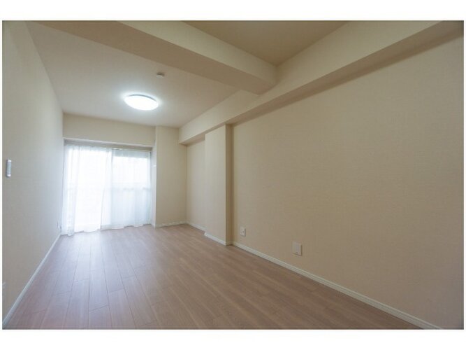 内装はシンプルに落ち着きのある空間にしています。ゆったりとしたひとときを過ごせそうです♪ 内装はシンプルに落ち着きのある空間にしています。ゆったりとしたひとときを過ごせそうです♪