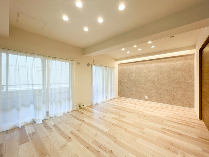 内装はシンプルに落ち着きのある空間にしています。ゆったりとしたひとときを過ごせそうです♪