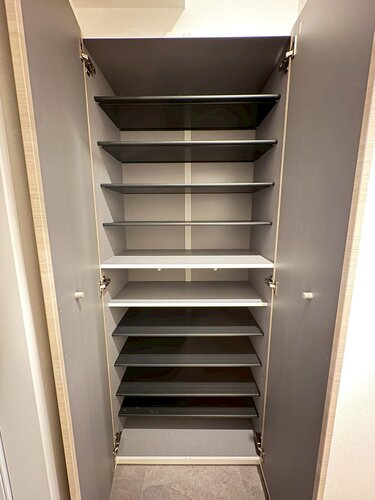 トールタイプの大容量下足入れ