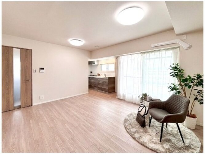 内装はシンプルに落ち着きのある空間にしています。ゆったりとしたひとときを過ごせそうです♪