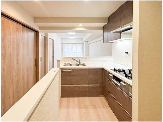 爽やかな風がそよぐ光に溢れた空間。清々しい気持ちになるお部屋です。