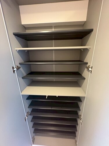 トールタイプの下足入れ