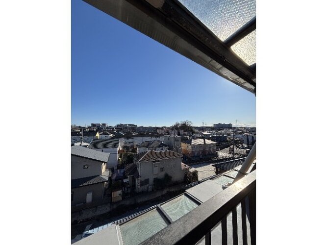 南東向きにつき陽当り良好。