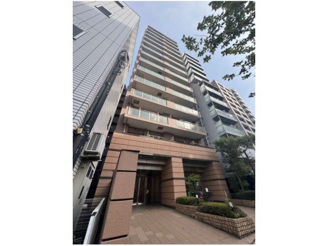 どこか余裕を感じさせるシャープなフォルムで佇む外観は、晴天の空と合わせる事で堂々たる趣を見せます。 どこか余裕を感じさせるシャープなフォルムで佇む外観は、晴天の空と合わせる事で堂々たる趣を見せます。