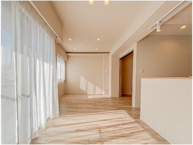 内装はシンプルに落ち着きのある空間にしています。ゆったりとしたひとときを過ごせそうです♪