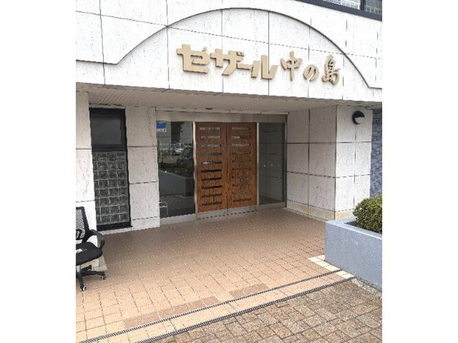 統一した色調でデザインされたマンションは周囲と調和した景観を生み出しています。 統一した色調でデザインされたマンションは周囲と調和した景観を生み出しています。