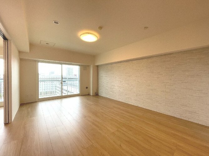 採光とライト使いで演出される落ち着きのある空間。ゆったりと伸びやかな時を過ごせそうです。