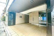 開放感溢れる空間。厳選された素材で構成された壁面。ホテルライクな共用部分は充実さも兼備しています。 開放感溢れる空間。厳選された素材で構成された壁面。ホテルライクな共用部分は充実さも兼備しています。