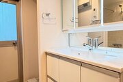 三面鏡裏収納の洗面化粧台