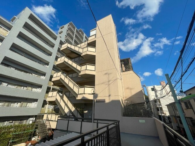 優しく迎えてくれる豊かな自然。四季の移り変わりを感じる心地よい場所となりそうです。 優しく迎えてくれる豊かな自然。四季の移り変わりを感じる心地よい場所となりそうです。