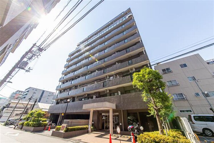 ＪＲ総武線「錦糸町」駅まで徒歩9分。都市機能の利便性を感じられる立地に建つマンションです。