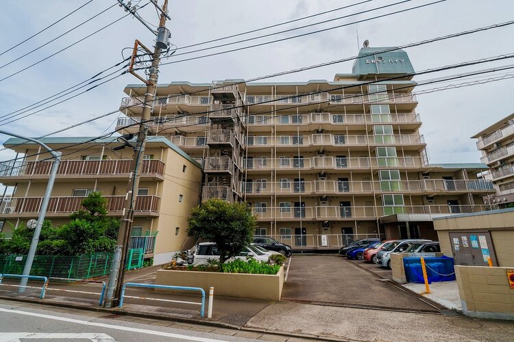 時の流れに色あせることのない瀟洒な外観。朝晩、1年365日、様々な表情を見せます。 時の流れに色あせることのない瀟洒な外観。朝晩、1年365日、様々な表情を見せます。