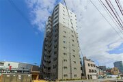 東武伊勢崎線「東向島」駅より徒歩9分。都市機能の利便性を感じられる立地に建つマンションです。