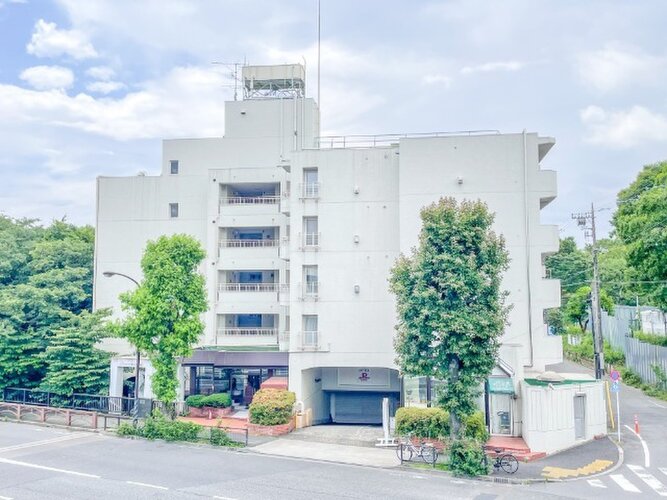 優しく迎えてくれる豊かな自然。四季の移り変わりを感じる心地よい場所となりそうです。 優しく迎えてくれる豊かな自然。四季の移り変わりを感じる心地よい場所となりそうです。