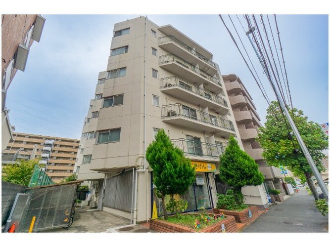 優しく迎えてくれる豊かな自然。四季の移り変わりを感じる心地よい場所となりそうです。 優しく迎えてくれる豊かな自然。四季の移り変わりを感じる心地よい場所となりそうです。