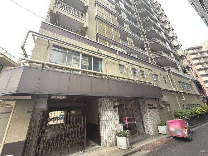 統一した色調でデザインされたマンションは周囲と調和した景観を生み出しています。