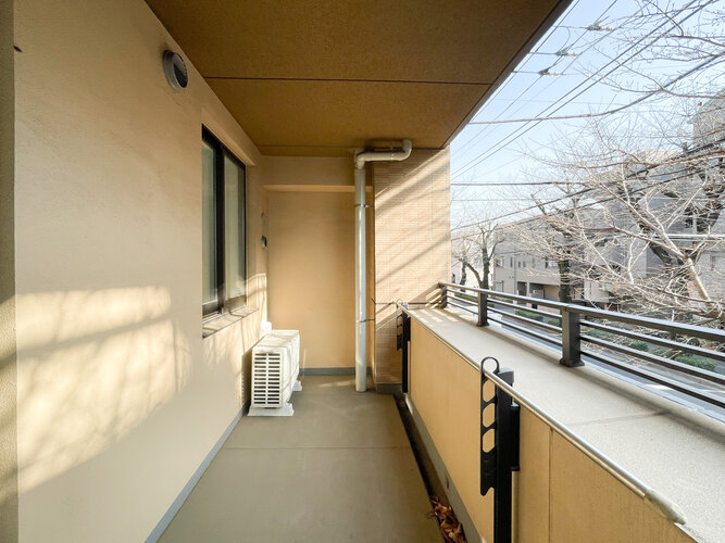 プライベート性を確保したバルコニー。そよ風を感じながら穏やかに過ごせます。