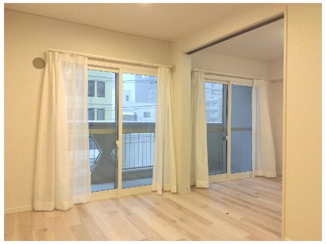 爽やかな風がそよぐ光に溢れた空間。清々しい気持ちになるお部屋です。