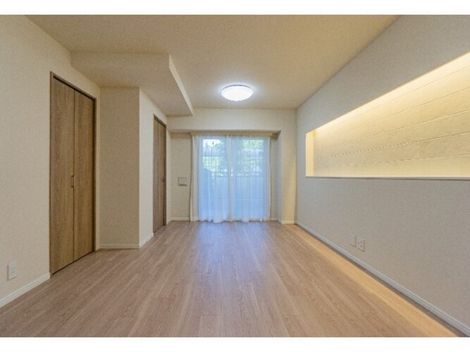 内装はシンプルに落ち着きのある空間にしています。ゆったりとしたひとときを過ごせそうです♪ 内装はシンプルに落ち着きのある空間にしています。ゆったりとしたひとときを過ごせそうです♪