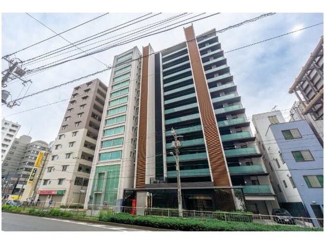 重厚なイメージを受けるマンション。住むほどにその印象が誇らしくなります。 重厚なイメージを受けるマンション。住むほどにその印象が誇らしくなります。