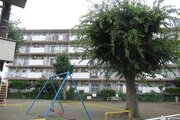 遊具もある公園に面している南側。穏やかで心温まる時を過ごせそうです。 遊具もある公園に面している南側。穏やかで心温まる時を過ごせそうです。