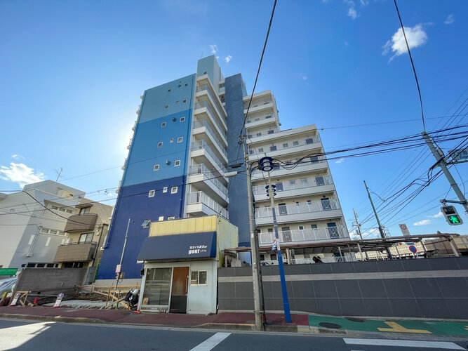 東急池上線「久が原」駅まで徒歩15分。都営浅草線「西馬込」駅まで徒歩14分。薬局、スーパーまで徒歩1分。都市生活の利便性と充実感を得られる立地に佇んでいます。 東急池上線「久が原」駅まで徒歩15分。都営浅草線「西馬込」駅まで徒歩14分。薬局、スーパーまで徒歩1分。都市生活の利便性と充実感を得られる立地に佇んでいます。