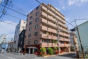 平成7年築マンション!共用部分には宅配ボックス設置、オートロック設置。 平成7年築マンション!共用部分には宅配ボックス設置、オートロック設置。