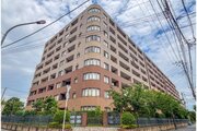 重厚なイメージを受けるマンション。住むほどにその印象が誇らしくなります。 重厚なイメージを受けるマンション。住むほどにその印象が誇らしくなります。