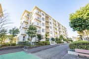 相鉄いずみ野線「弥生台」駅より徒歩3分。都市機能の利便性を感じられる立地に建つマンションです。 相鉄いずみ野線「弥生台」駅より徒歩3分。都市機能の利便性を感じられる立地に建つマンションです。