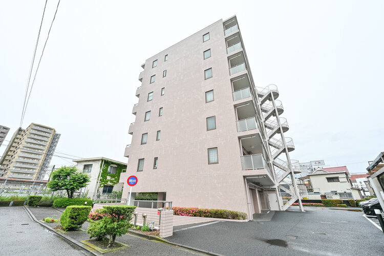 優しく迎えてくれる豊かな自然。四季の移り変わりを感じる心地よい場所となりそうです。 優しく迎えてくれる豊かな自然。四季の移り変わりを感じる心地よい場所となりそうです。