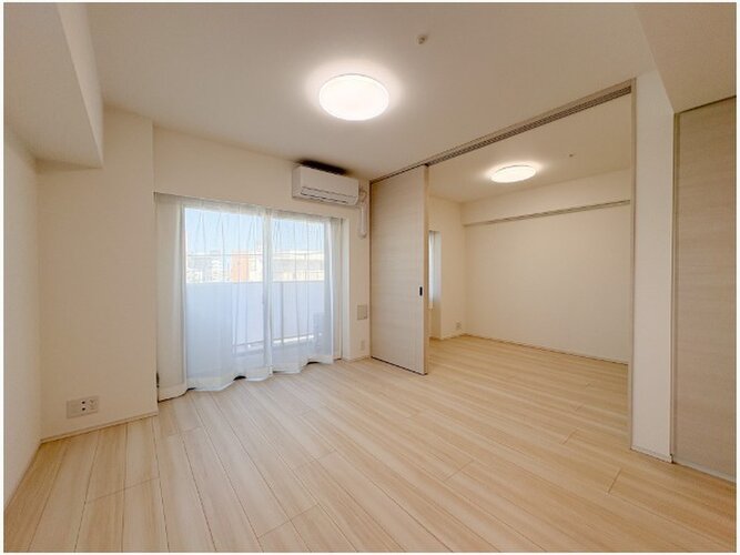 内装はシンプルに落ち着きのある空間にしています。ゆったりとしたひとときを過ごせそうです♪