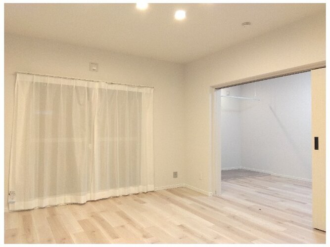 爽やかな風がそよぐ光に溢れた空間。清々しい気持ちになるお部屋です。 爽やかな風がそよぐ光に溢れた空間。清々しい気持ちになるお部屋です。