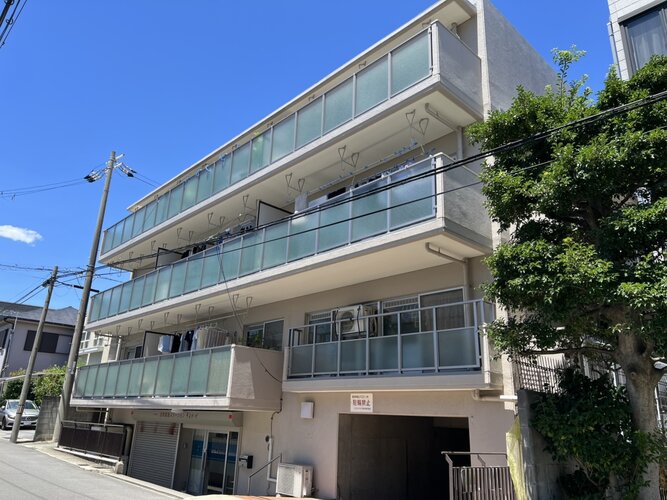 時の流れに色あせることのない瀟洒な外観。朝晩、1年365日、様々な表情を見せます。