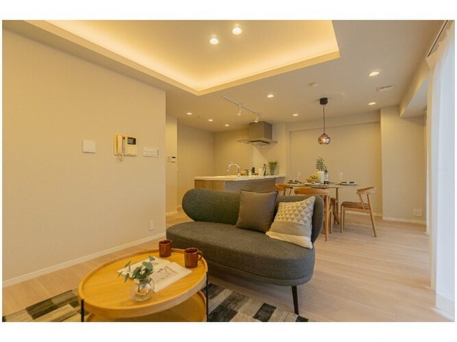 採光とライト使いで演出される落ち着きのある空間。ゆったりと伸びやかな時を過ごせそうです。